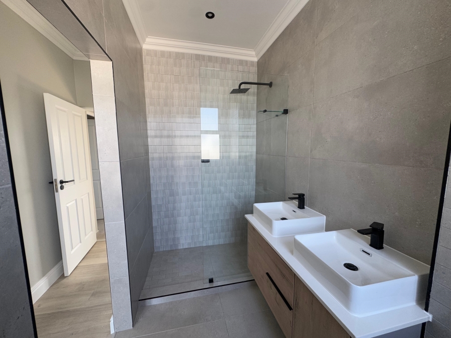 To Let 4 Bedroom Property for Rent in Sandown Estate Western Cape